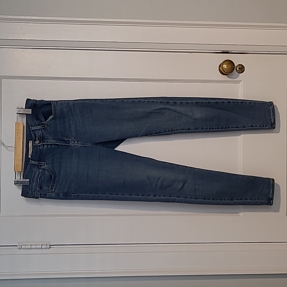 Levi's - Picture 2 of 3